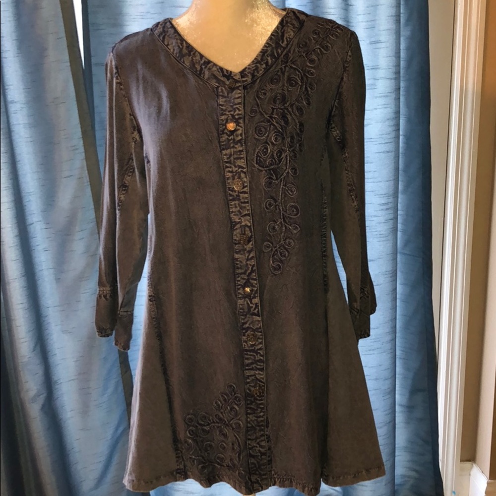 NWT Parsley & Sage top medium denim blue in color